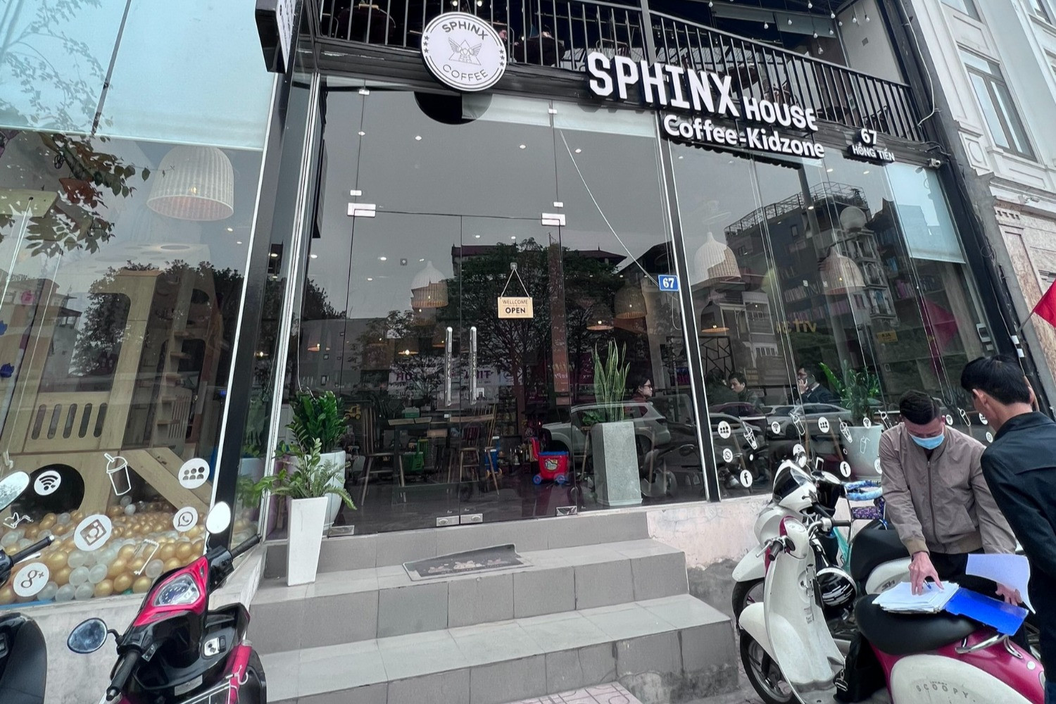 Quán cà phê phủi trách nhiệm với khách mất xe SH: Cạn tình hay cạn tiền?