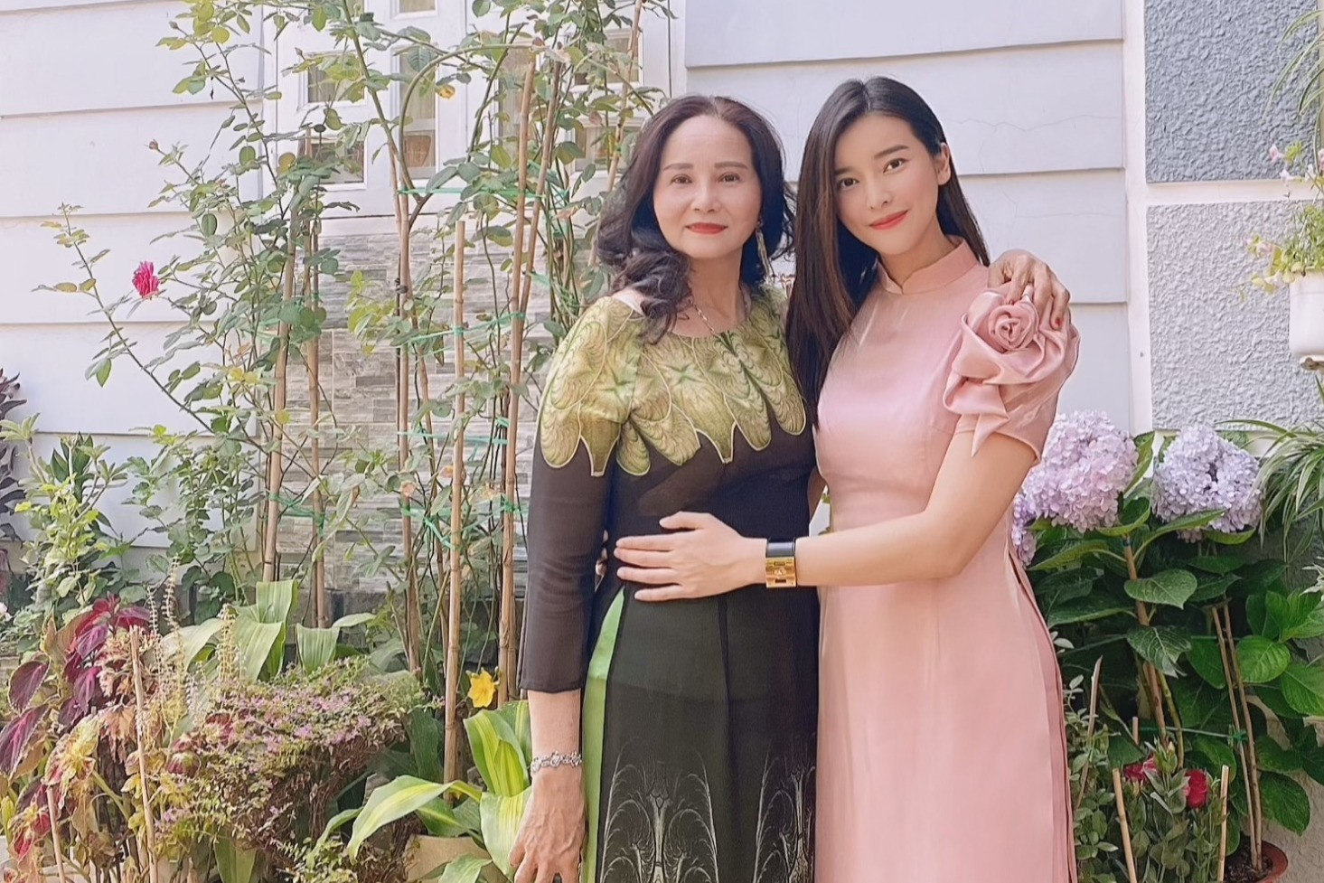 Diễn viên Cao Thái Hà mua nhà hơn 5 tỷ đồng tặng mẹ