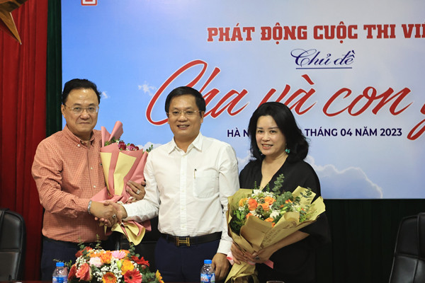 Phát động cuộc thi viết 'Cha và con gái'