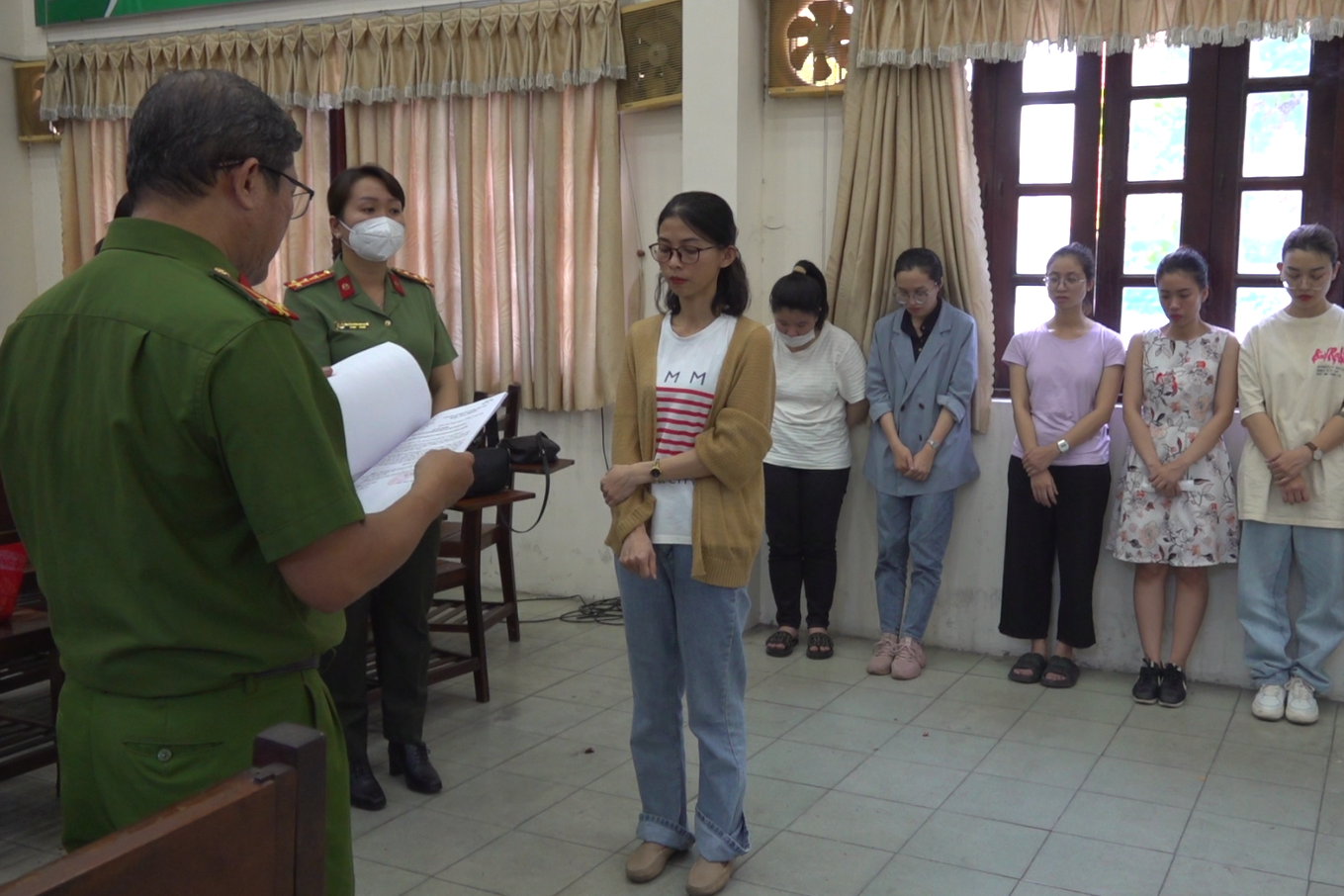 Triệt phá đường dây cho vay 'siêu' lãi nặng núp bóng 6 công ty ở TP.HCM