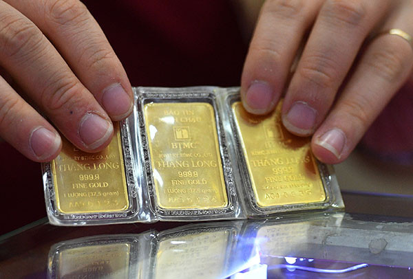 Giá vàng miếng lao dốc, mất mốc 67 triệu đồng/lượng