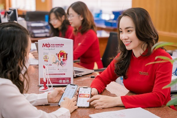 Lợi nhuận tăng mạnh, nhân viên Agribank thu nhập bình quân gần 30 triệu/tháng