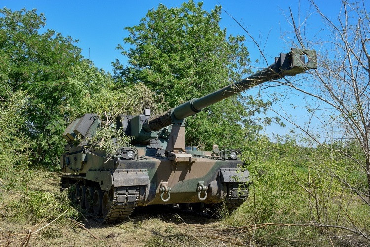 Cận cảnh Nga dùng UAV cảm tử phá hủy pháo tự hành AHS Krab của Ukraine