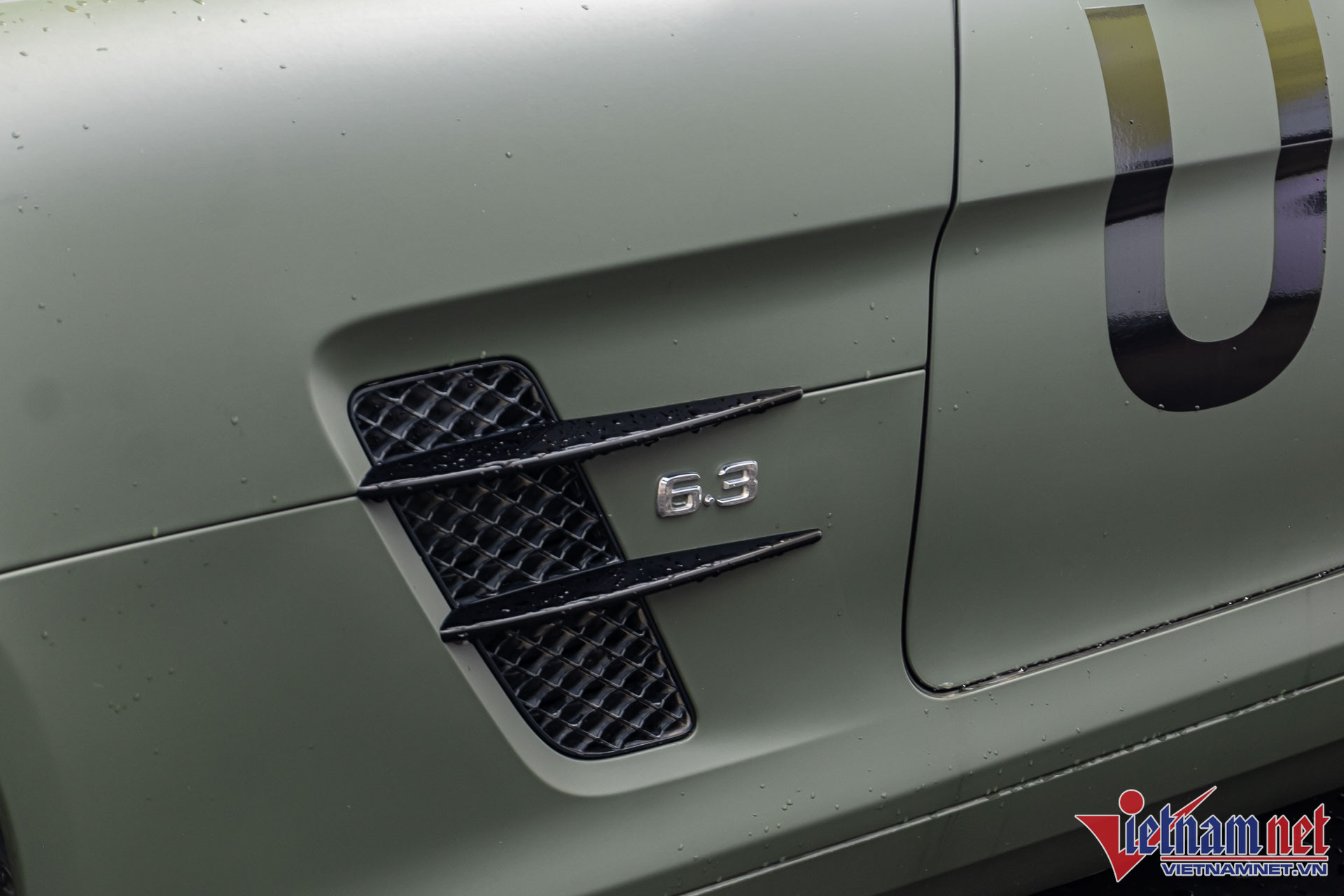 Ngắm siêu xe Mercedes-AMG SLS GT hàng hiếm từng của nhà chồng Hà Tăng
