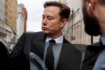 Elon Musk tìm mọi cách ‘cứu’ thị phần xe điện Tesla