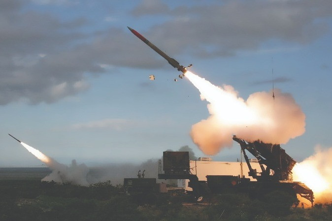 Ukraine muốn có thêm tên lửa chuẩn bị phản công, Nga nói về đạn uranium nghèo