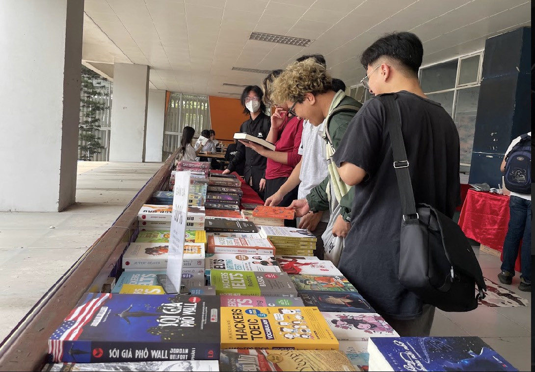 'Phố sách' lan tỏa văn hóa đọc trong sinh viên Đại học Kiến trúc