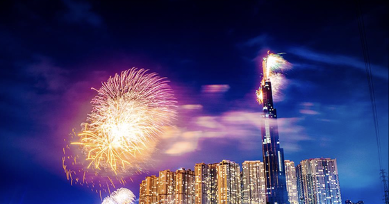 HCMC plans two firework displays to mark National Reunification Day ảnh 1