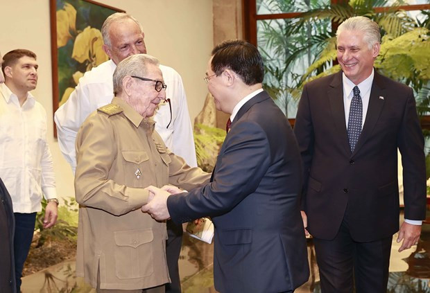 NA Chairman meets with Gen. Raul Castro Ruz; First Secretary and President of Cuba hinh anh 2