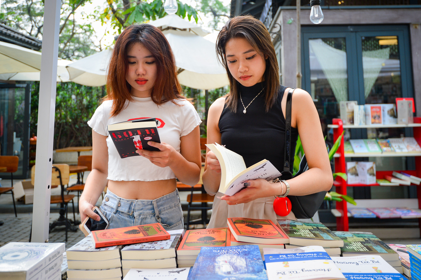 Giới trẻ Hà Nội thích thú chào đón Ngày Sách và Văn hóa đọc Việt Nam