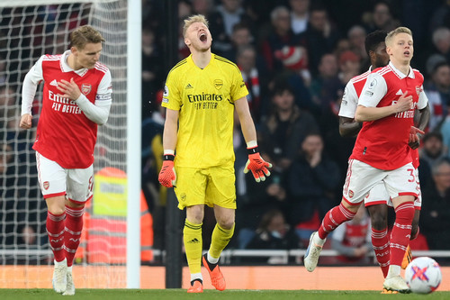 Arsenal hòa đội chót bảng: Run rẩy đấu Man  City