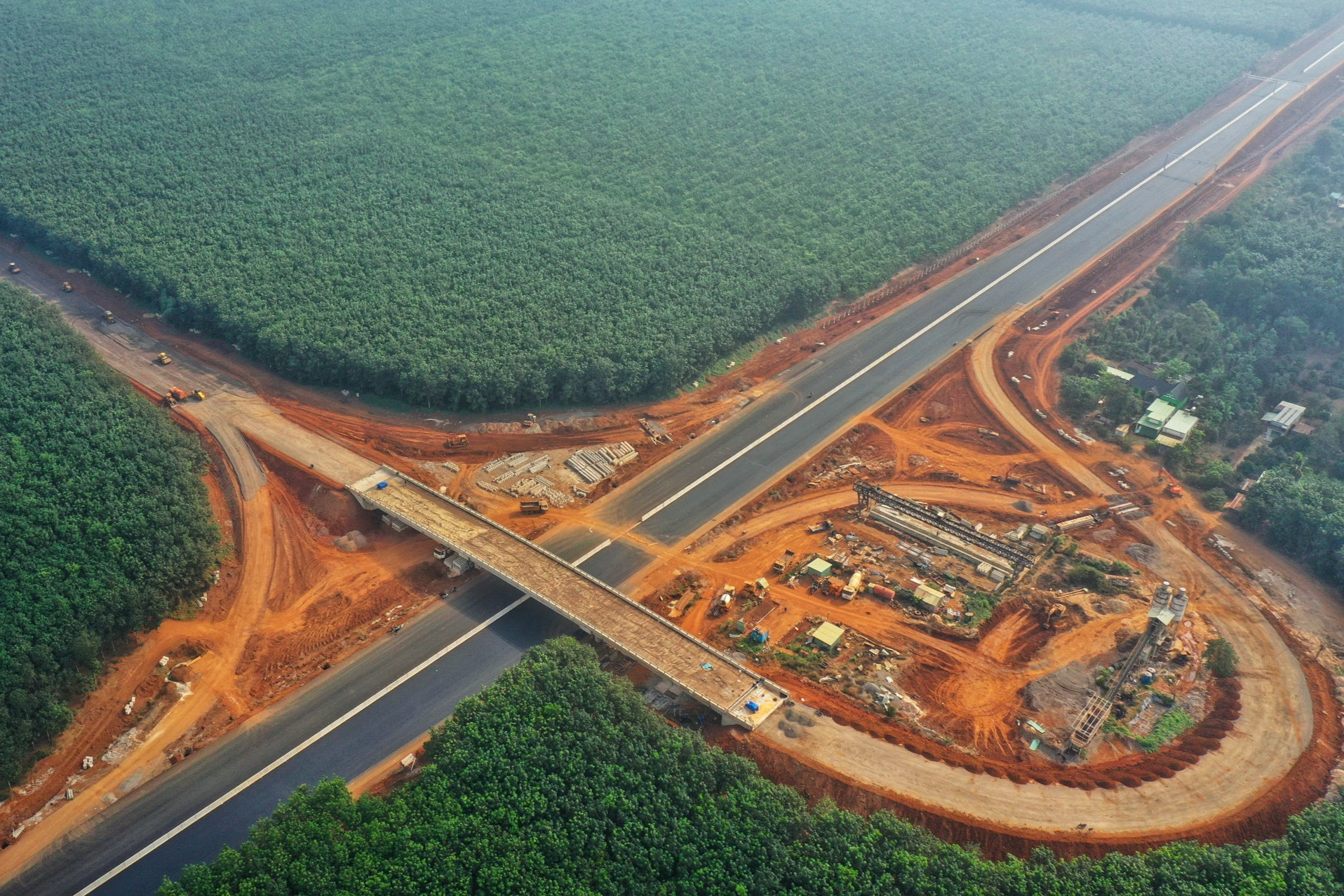 Cao tốc Dầu Giây - Phan Thiết trước ngày thông xe