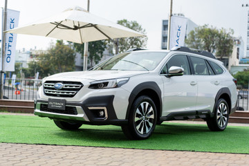 Subaru Outback 2023 tăng giá 130 triệu tại Việt Nam
