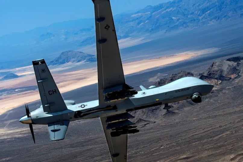 UAV quân sự Mỹ 'chạm trán' với UFO