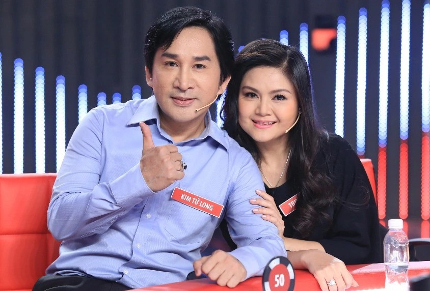 Kim Tử Long ở biệt thự xa hoa 300m2, giao hết tiền cho bà xã kém 11 tuổi