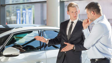 Chuyện dở khóc dở cười của nhân viên bán xe: Khách gạ tình, lừa mượn xe