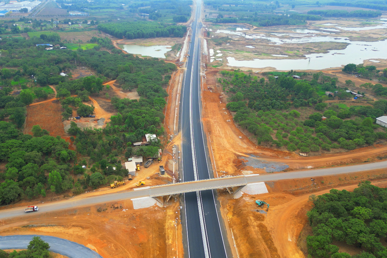 Người dân, tài xế trông ngày cao tốc Phan Thiết - Dầu Giây thông xe