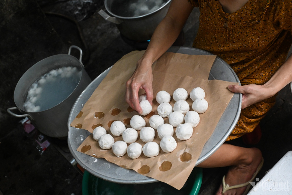 floating cakes for cold food festival in vietnam picture 4