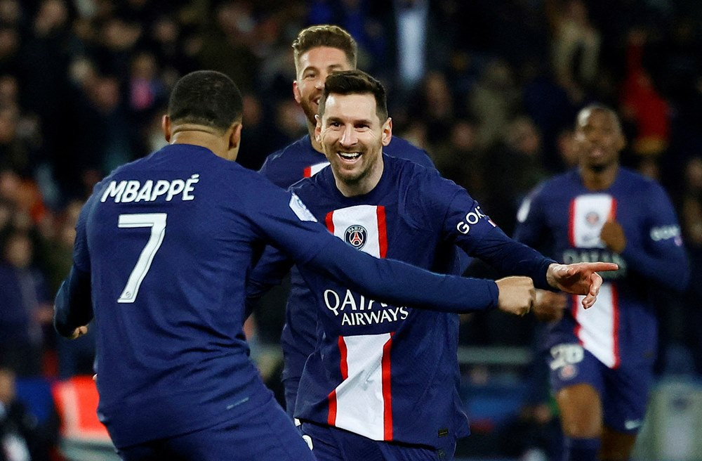 Mbappe thuyết phục Messi ở lại PSG