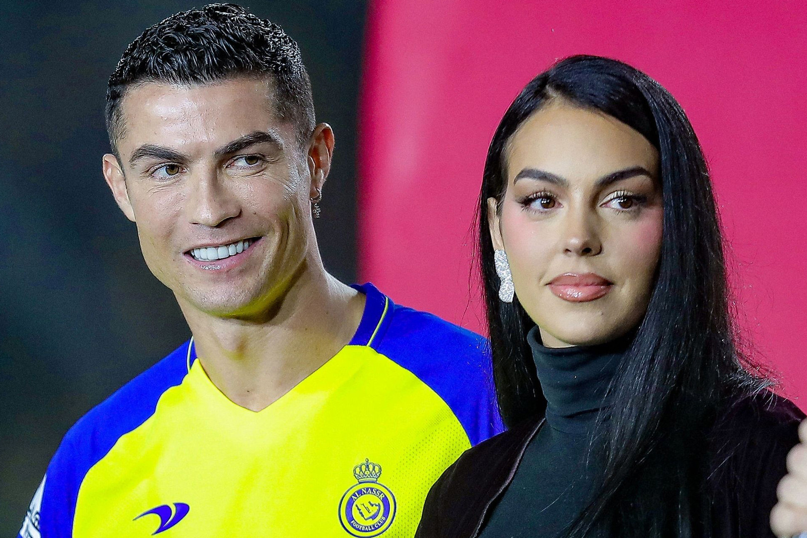 Rộ tin đồn Ronaldo và bạn gái Georgina Rodriguez lục đục