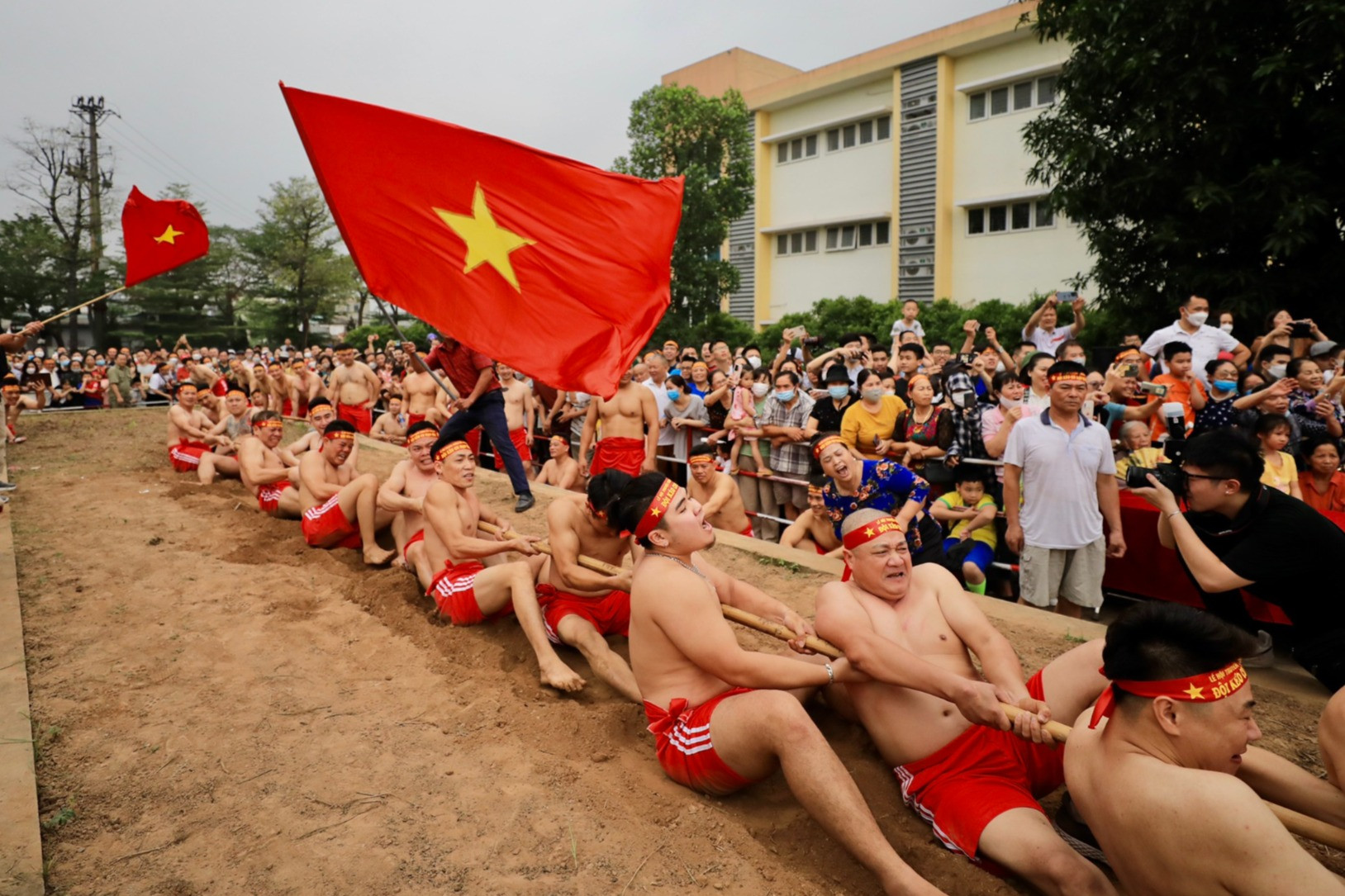 Độc đáo nghi thức &apos;Kéo co ngồi&apos; ở Hà Nội được UNESCO ghi danh