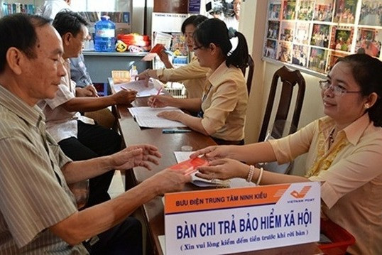 Thừa năm đóng BHXH về hưu “non” vẫn không thể hưởng lương hưu 75%