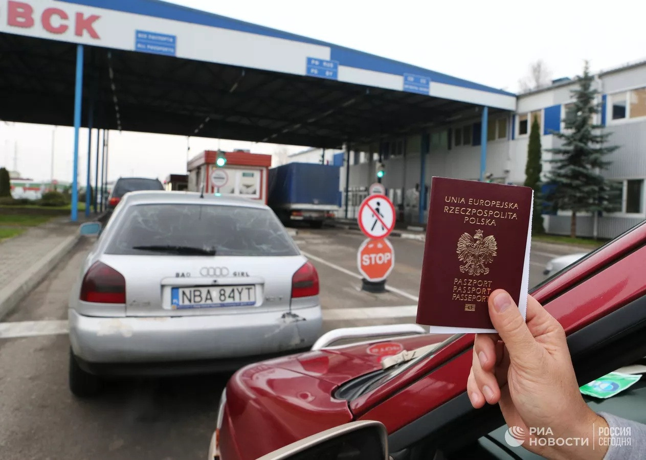 Số lượng người Ukraine và Belarus nhập quốc tịch Ba Lan tăng kỷ lục