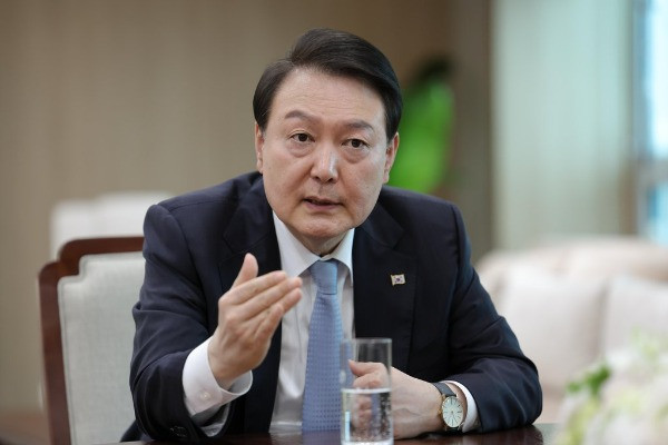 Văn phòng Tổng thống Hàn Quốc giải thích về phát ngôn 'quỳ gối' gây tranh cãi
