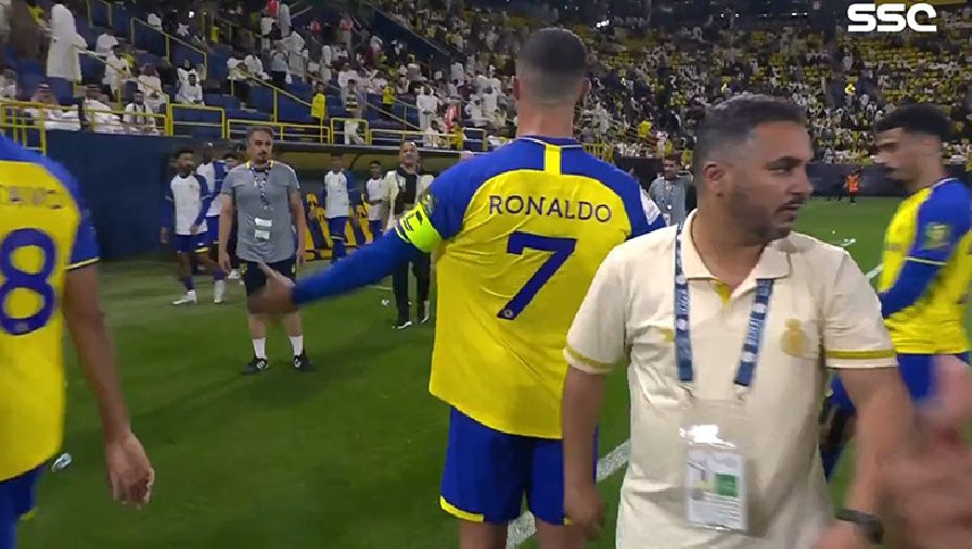 Ronaldo quát BHL Al Nassr, được yêu cầu giải nghệ gấp