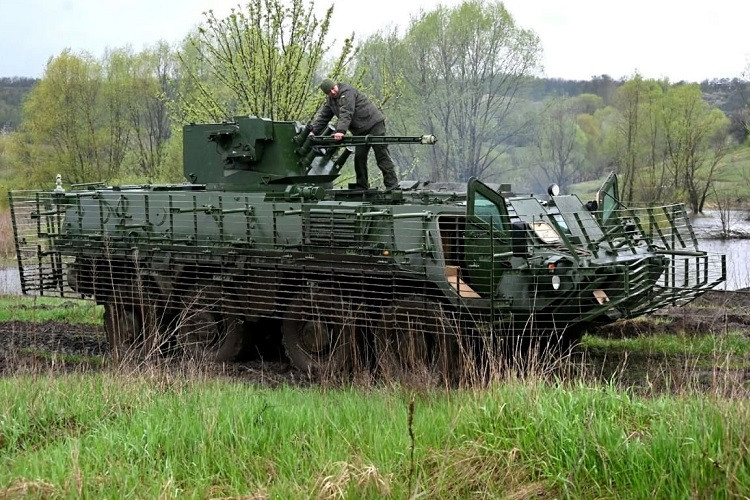 Chùm ảnh lính Ukraine tập luyện với xe thiết giáp thế hệ mới