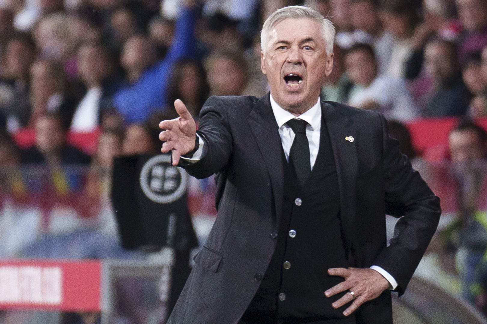 Real Madrid thua mất mặt, Ancelotti mắng hàng thủ