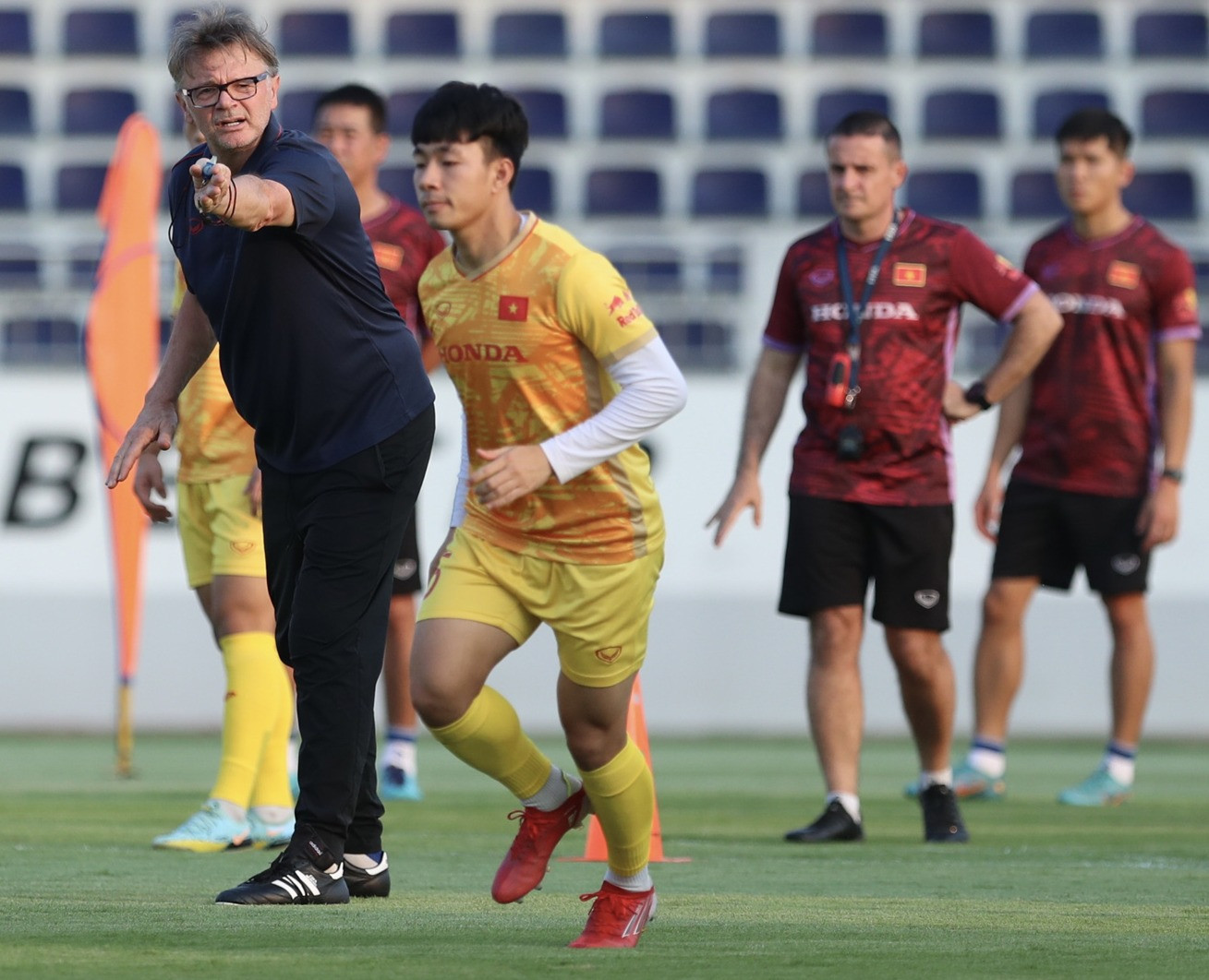 HLV Troussier chơi đòn tâm lý tại SEA Games 32