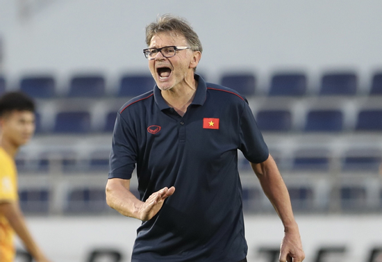 U22 Việt Nam: Khi HLV Troussier chơi đòn tâm lý