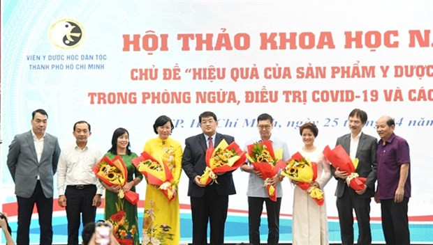 Vietnam approves first traditional medicine to treat COVID-19 hinh anh 1