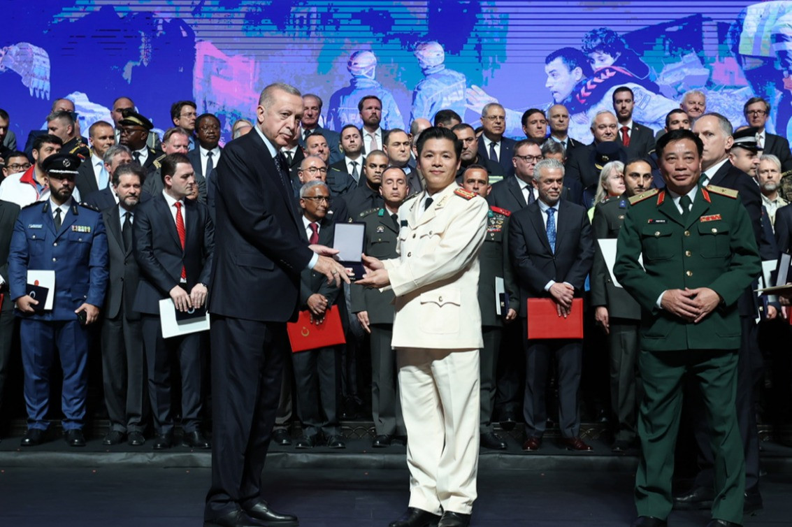 Đoàn cứu nạn cứu hộ Việt Nam nhận Huân chương ghi công của Thổ Nhĩ Kỳ