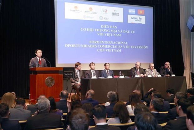 Top legislator attends Vietnam-Argentina business conference hinh anh 1