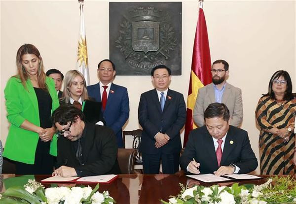 NA Chairman meets leader of Uruguay capital city hinh anh 2