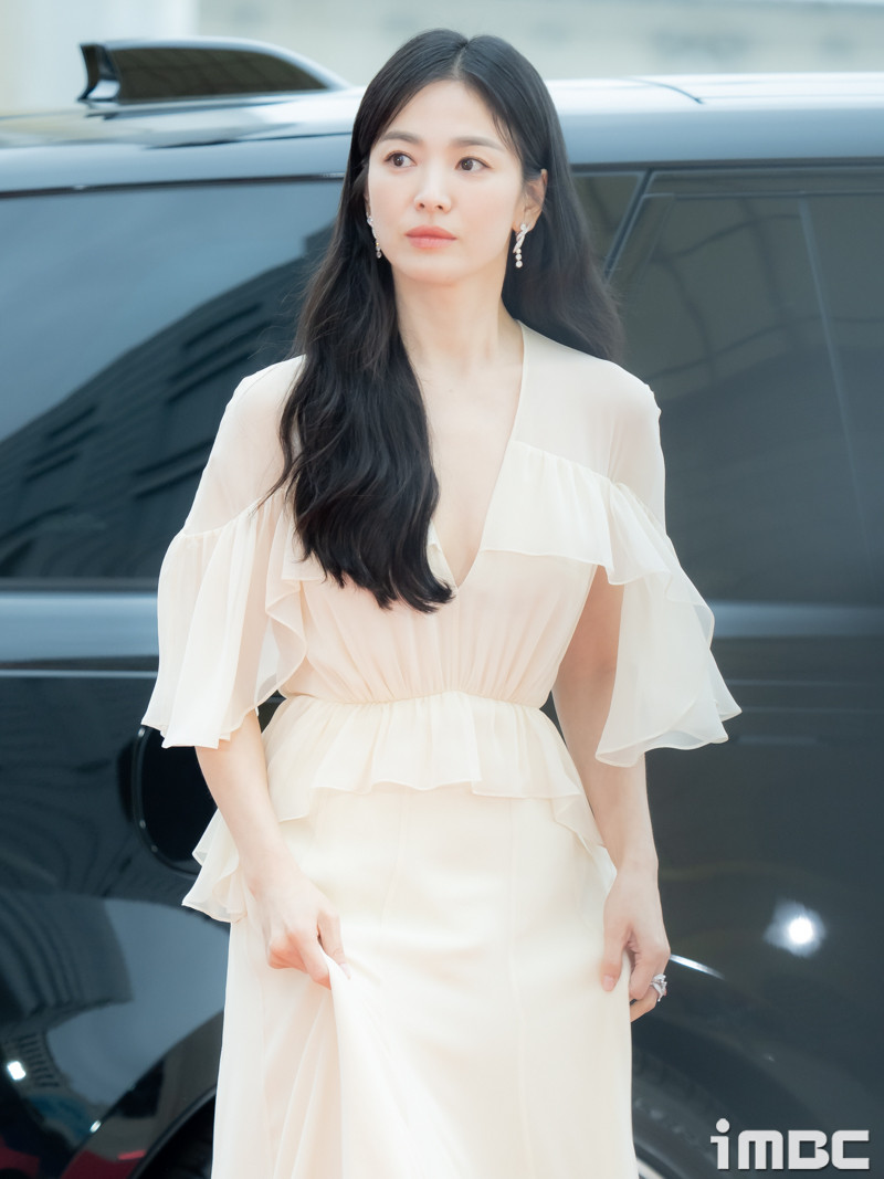 Song Hye Kyo gây sốt tại giải Baeksang 2023