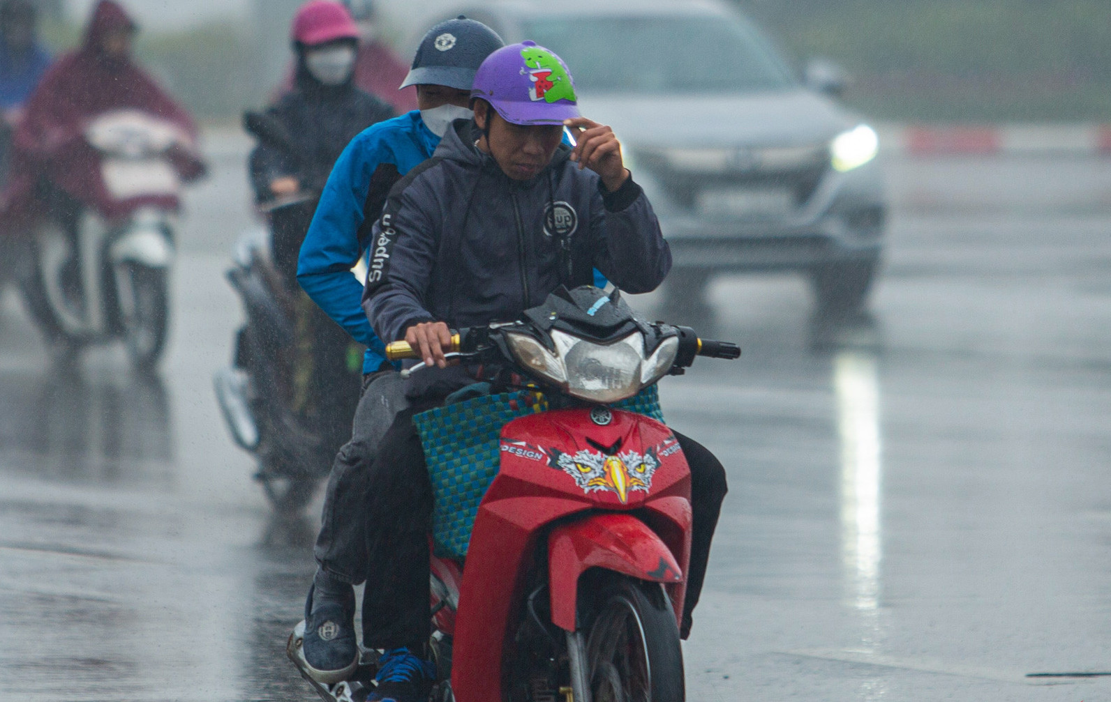 Dự báo thời tiết 28/4: Miền Bắc nắng đến 34 độ rồi mưa to, đón tiếp đợt lạnh