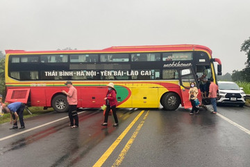 Xe khách mất lái trên cao tốc Nội Bài - Lào Cai