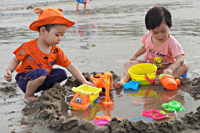 Biển Sầm Sơn vắng khách 'khó tin' trong ngày nghỉ lễ đầu tiên