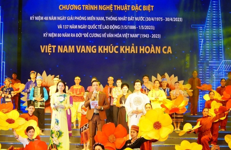 Võ Hạ Trâm, Quang Linh, Hiền Thục hội ngộ trên cùng một sân khấu