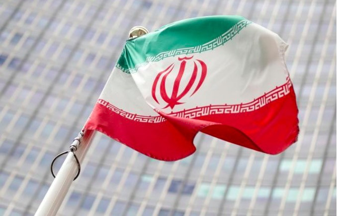 Iran bắt giữ tàu Hàn Quốc, bắt đầu làm giàu uranium tới 20%