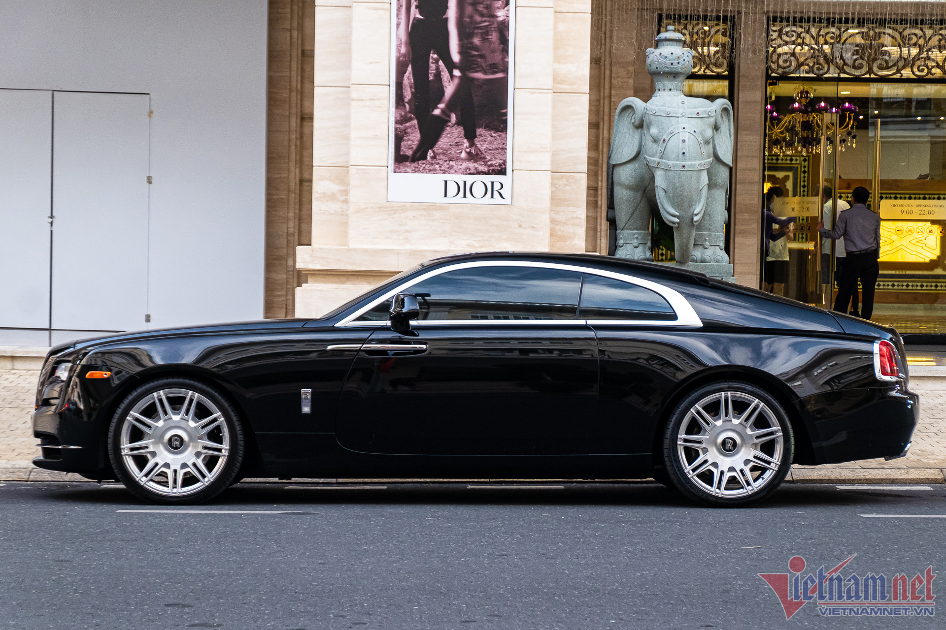 Rolls Royce Wraith Giá bán và Thông số 2023  Blog Xe Hơi Carmudi