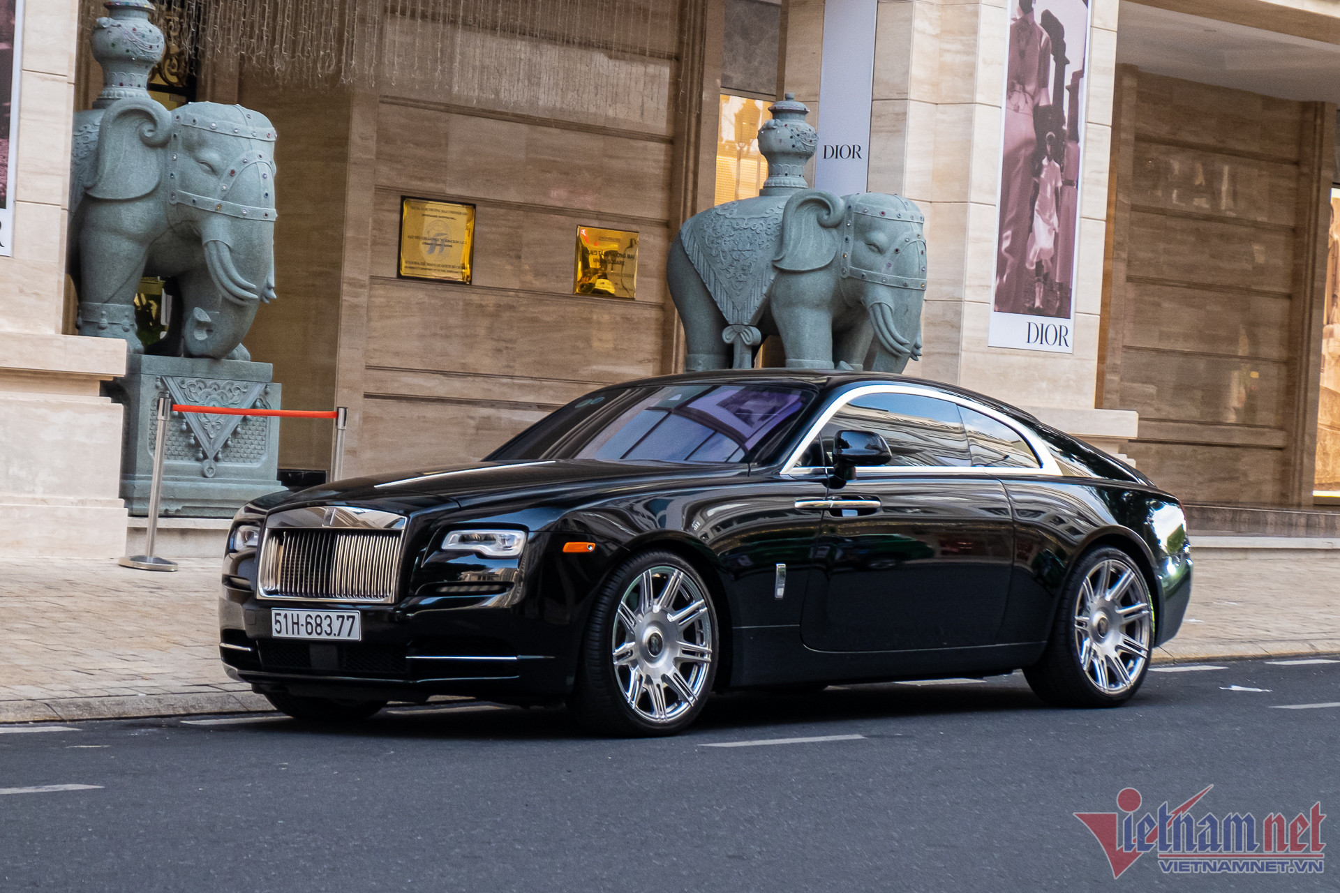 Cường Đô la bán Rolls-Royce Wraith trước khi nhận Porsche 911 hàng hiếm