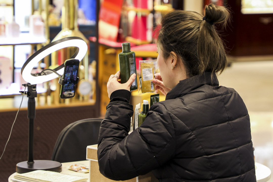 4 lưu ý đằng sau ngày hội mua sắm trực tuyến siêu giảm giá - Ảnh 2.