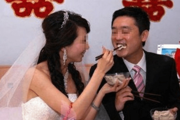 Ông chồng Trung Quốc vội ly hôn vì vợ ung thư và cái kết sau 10 năm