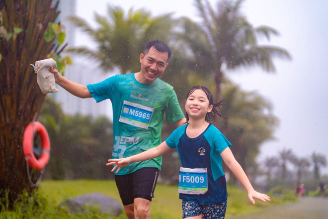 Những khoảnh khắc khó quên trên đường đua Ecopark Marathon 2023