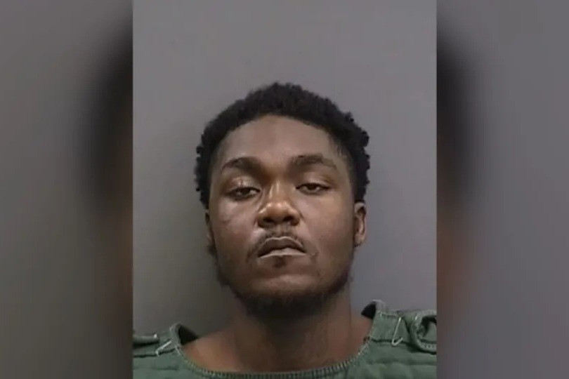 Bắn gia đình hàng xóm vì quả bóng lăn vào sân