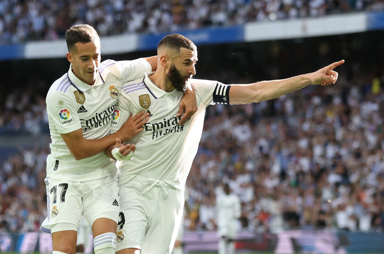 Benzema lập hat-trick, Real Madrid thắng rửa mặt